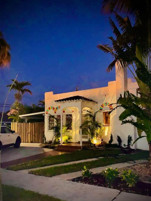 Poolside Tropical Getaway Easy Access To Fun * West Palm Beach