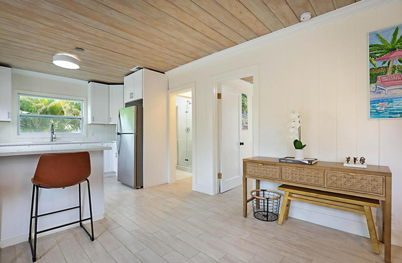 Relax & Unwind Pool Retreat 2 Bed 2 Bath Holiday home West Palm Beach