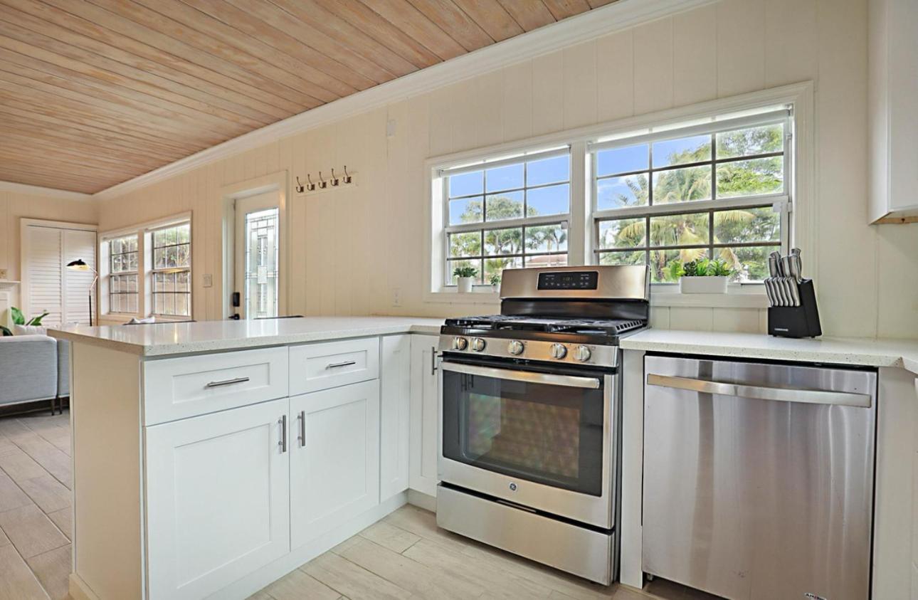 Relax & Unwind Pool Retreat 2 Bed 2 Bath