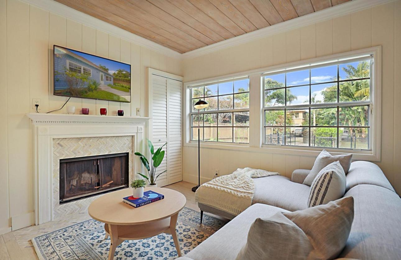 Relax & Unwind Pool Retreat 2 Bed 2 Bath Holiday home *