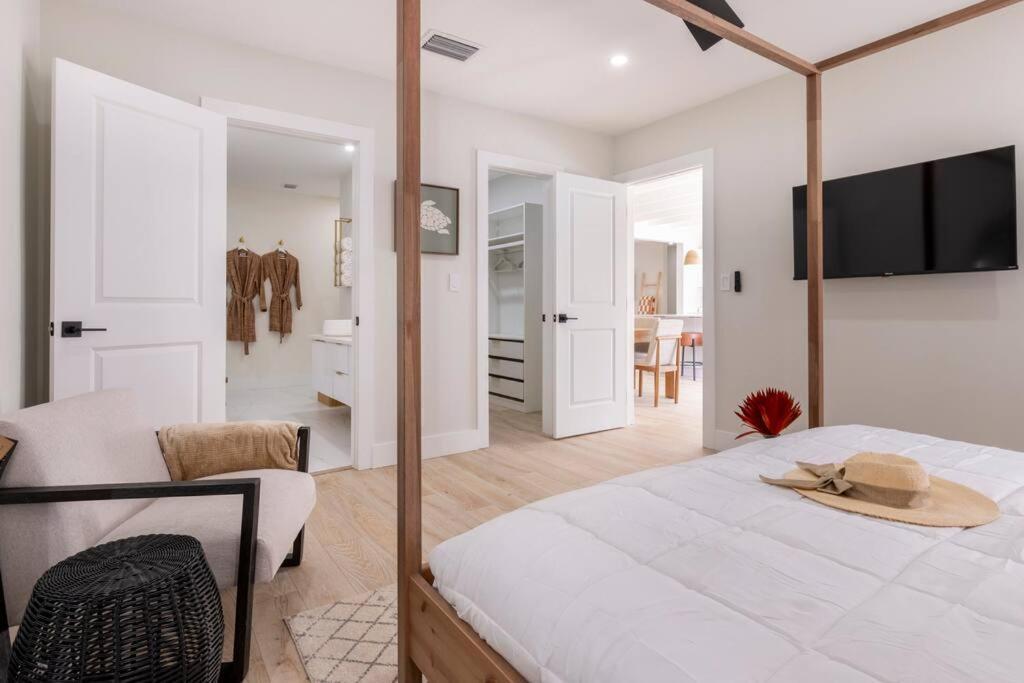 Holiday home Modern Home, Family Friendly, Heated Pool *