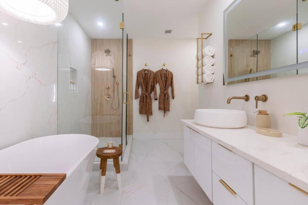 Modern Home, Family Friendly, Heated Pool Holiday home West Palm Beach