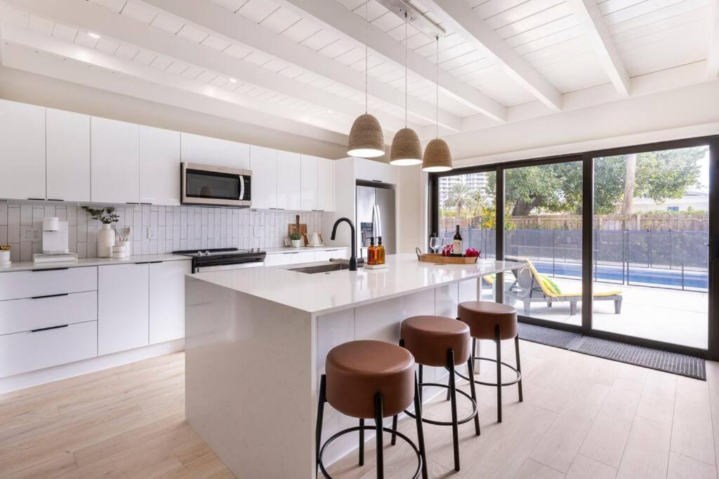Modern Home, Family Friendly, Heated Pool West Palm Beach