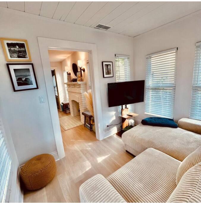 Very Cool Renovated 1930s Home! Holiday home West Palm Beach