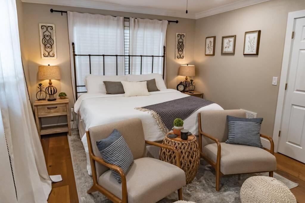 Apartment Renovated Downtown - B