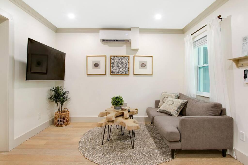 Lovely 1 Bedroom - Walk To Waterfront *