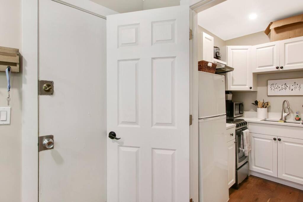 Downtown Wpb D - W Full Kitchen * West Palm Beach