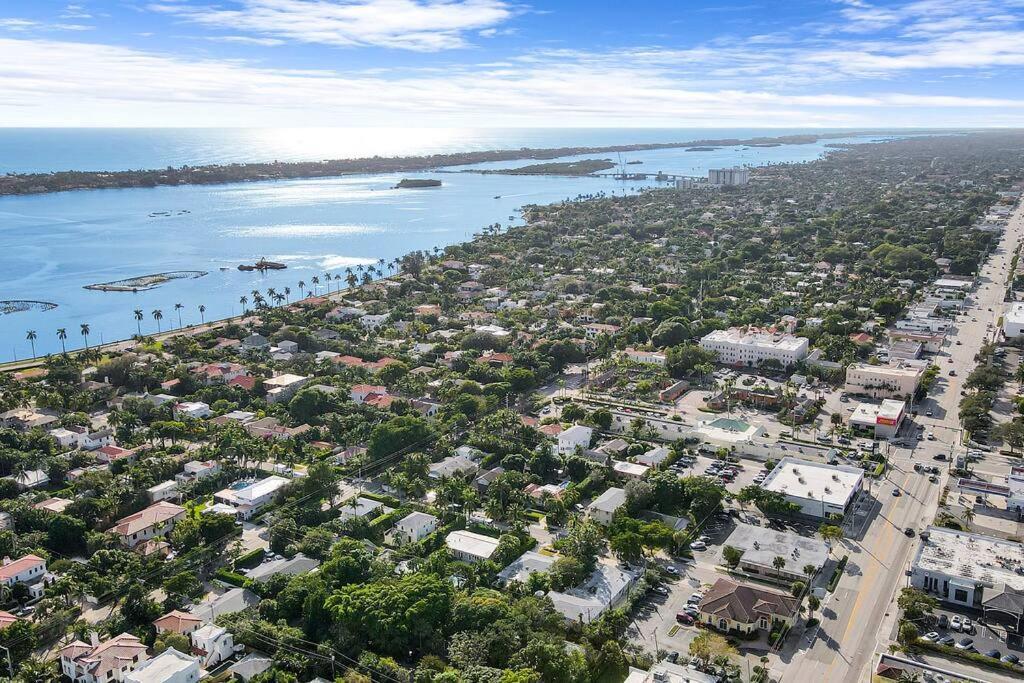 Downtown Wpb D - W Full Kitchen *