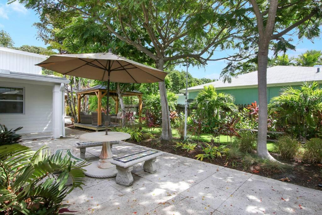 Downtown Wpb D - W Full Kitchen