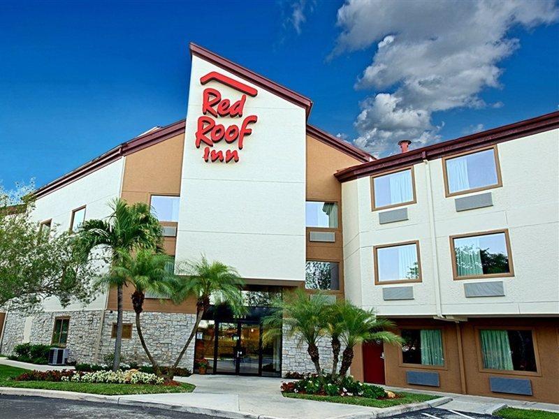 Hotel Red Roof Plus+ West Palm 3*