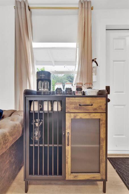 Designer Spot - No Extra Fees - Palm Wave Says Apartment