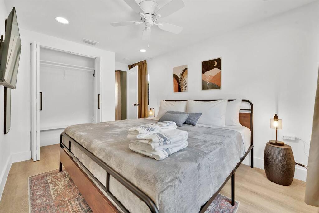 Apartment Designer Spot - No Extra Fees - Palm Wave Says