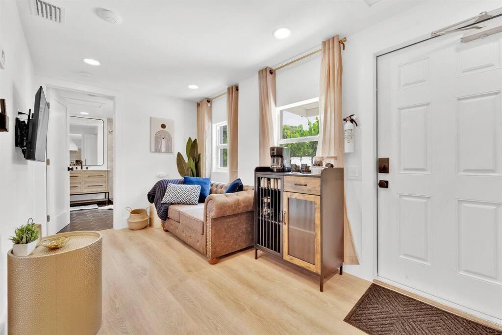 Designer Spot - No Extra Fees - Palm Wave Says West Palm Beach
