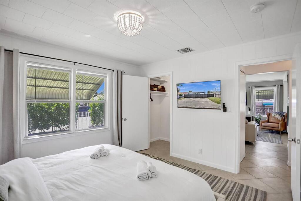 Palm Wave Says - 5 Star - Quiet Area - Stocked Apartment West Palm Beach