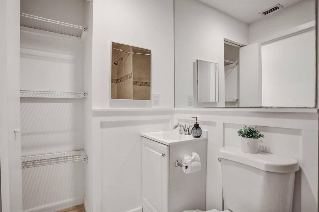 Palm Wave Says - 5 Star - Quiet Area - Stocked Apartment West Palm Beach