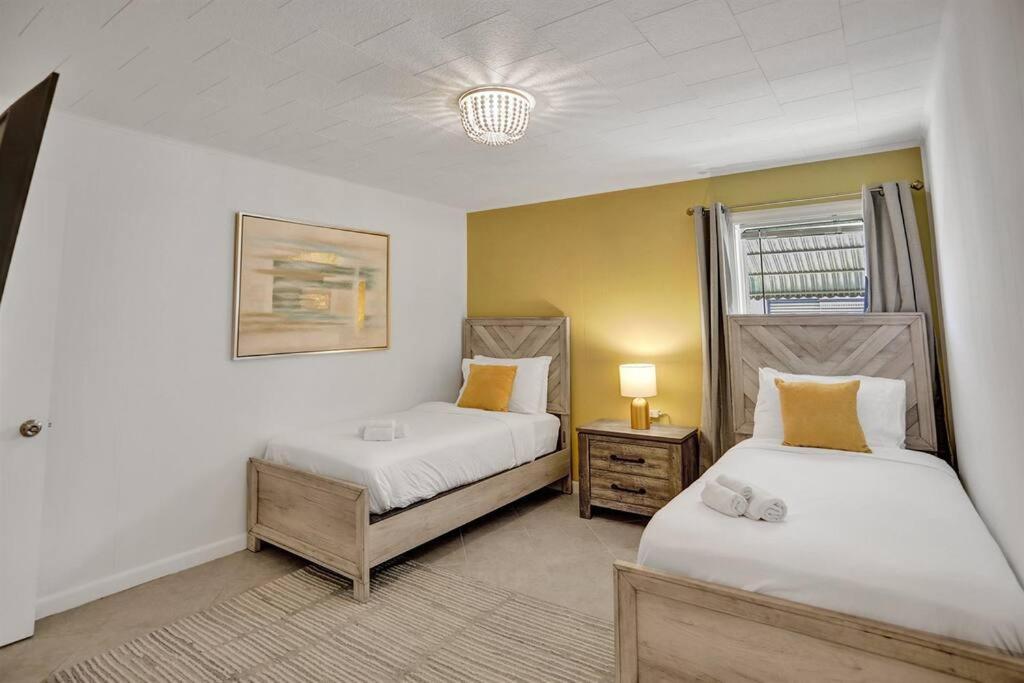 Palm Wave Says - 5 Star - Quiet Area - Stocked