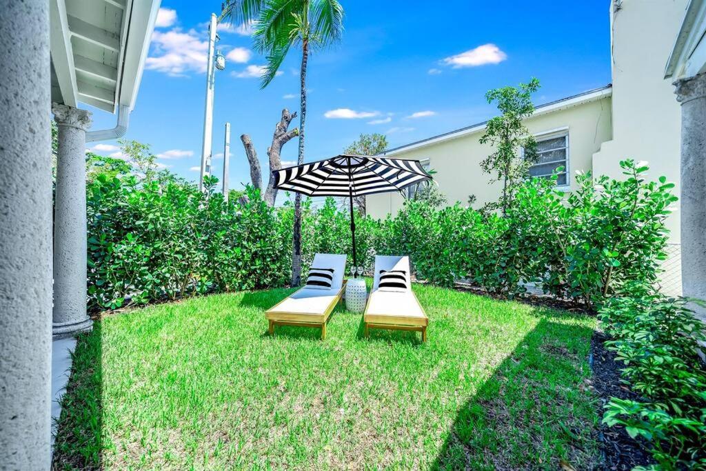 Palm Wave Says - Quietness In Location
