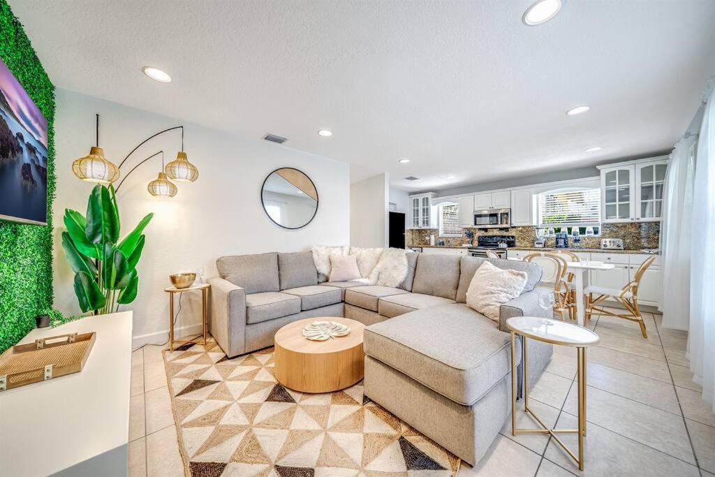 Apartment Palm Wave Says - Quietness In Location