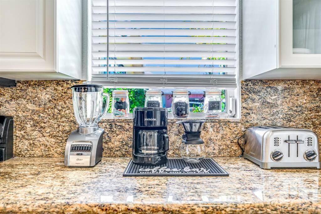 Palm Wave Says - Quietness In Location Apartment *
