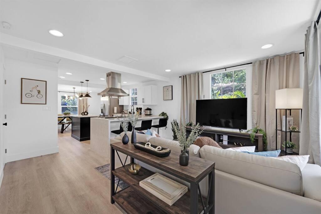 Apartment Palm Wave Says - 5 Min To Locations