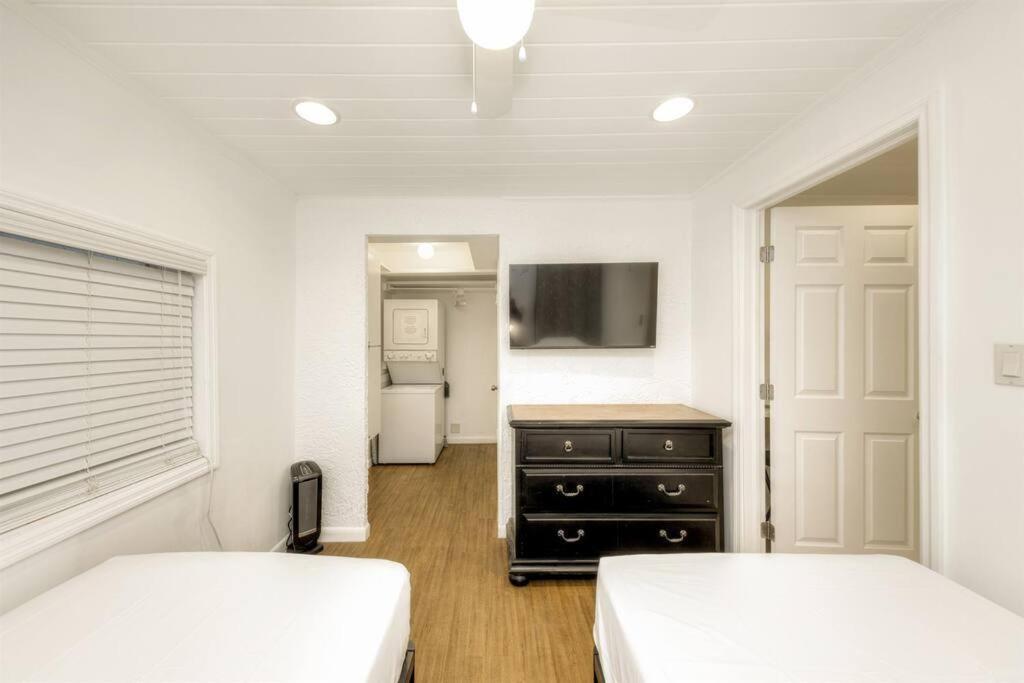 Apartment Tucked Away - Intercostal 1 Block - Palm Wave Says