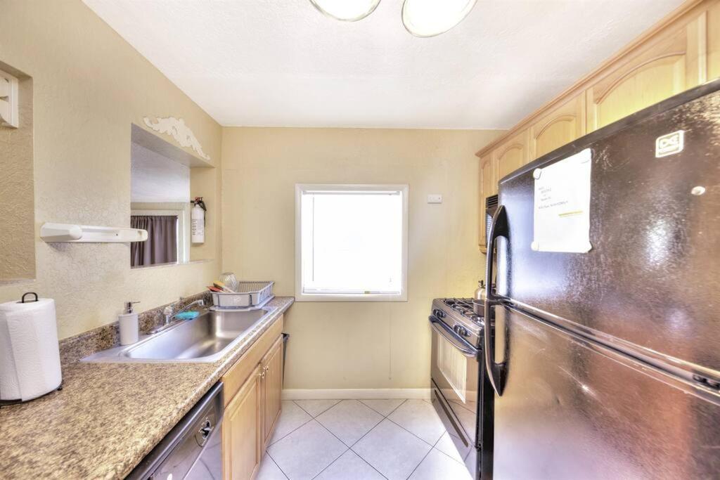 Palm Wave Says - Cozy - 2 Jacuzzis - Quiet Street Apartment West Palm Beach