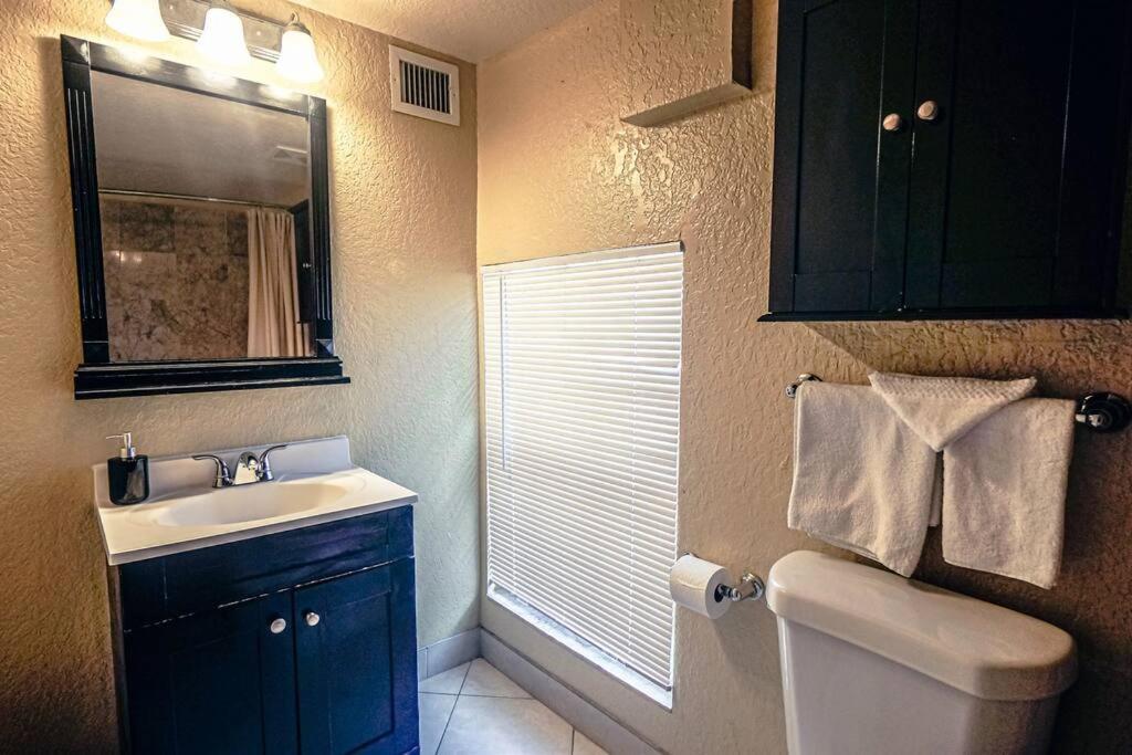 Palm Wave Says - Cozy - 2 Jacuzzis - Quiet Street Apartment *
