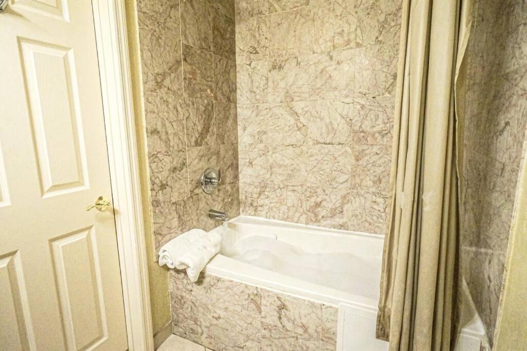 Apartment Palm Wave Says - Cozy - 2 Jacuzzis - Quiet Street West Palm Beach