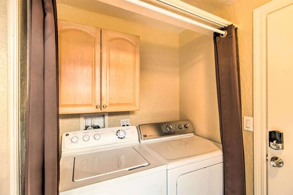 Palm Wave Says - Cozy - 2 Jacuzzis - Quiet Street Apartment *