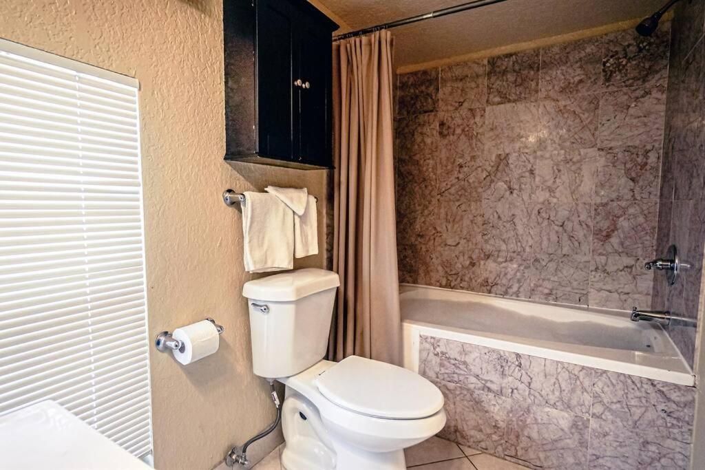 Apartment Palm Wave Says - Cozy - 2 Jacuzzis - Quiet Street