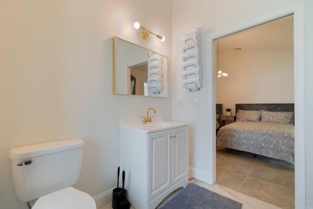 The Retreat - 11 Beds, Huge Backyard Holiday home West Palm Beach