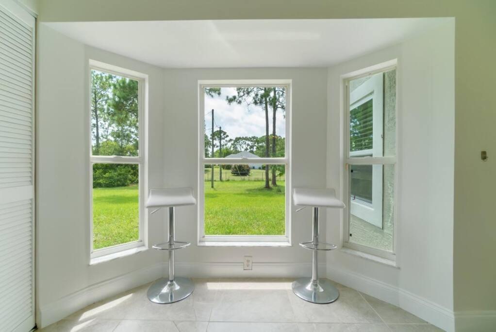 The Retreat - 11 Beds, Huge Backyard Holiday home West Palm Beach