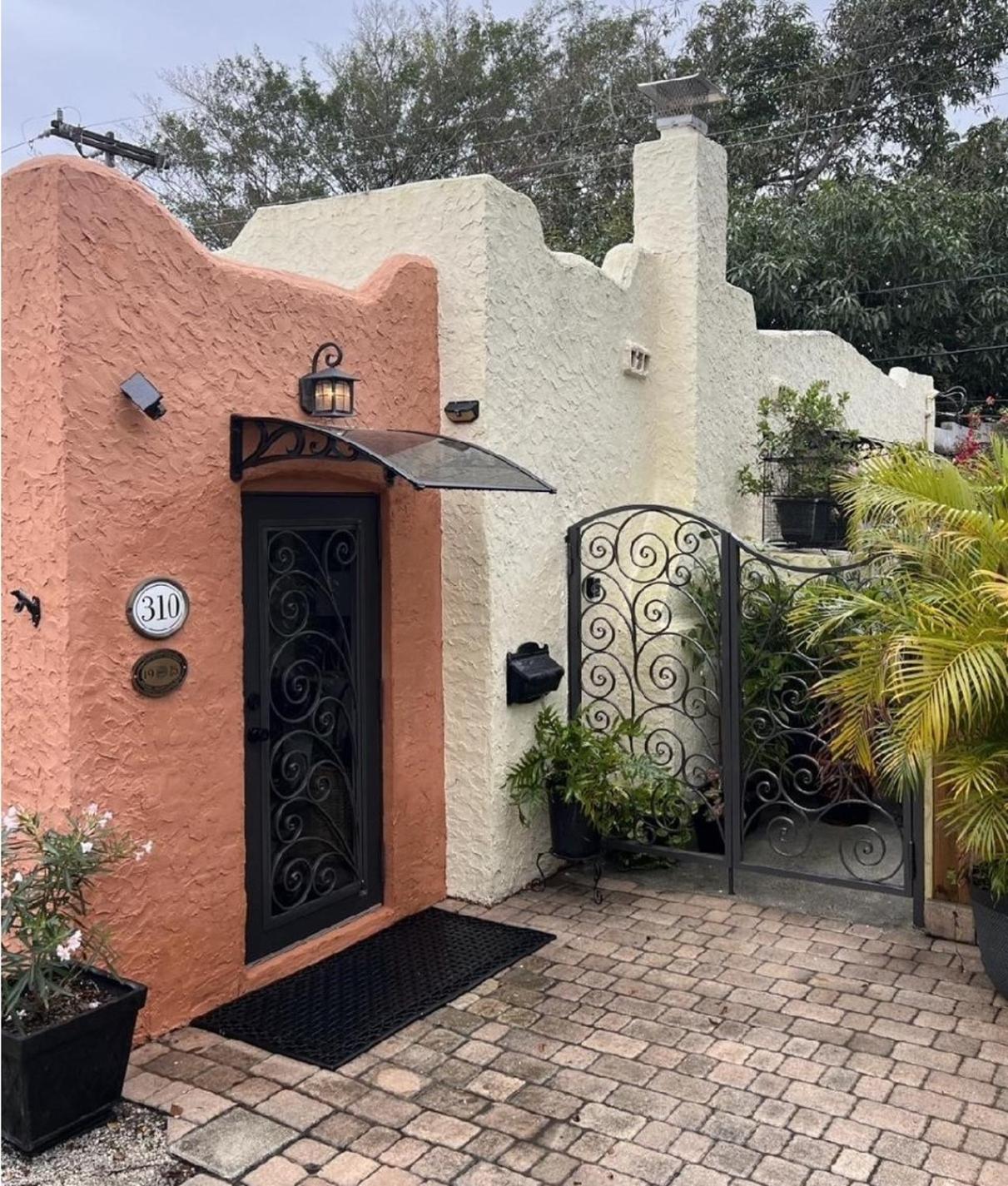 Holiday home Tropical Designer House In Heart Of Antique Row Wpb West Palm Beach