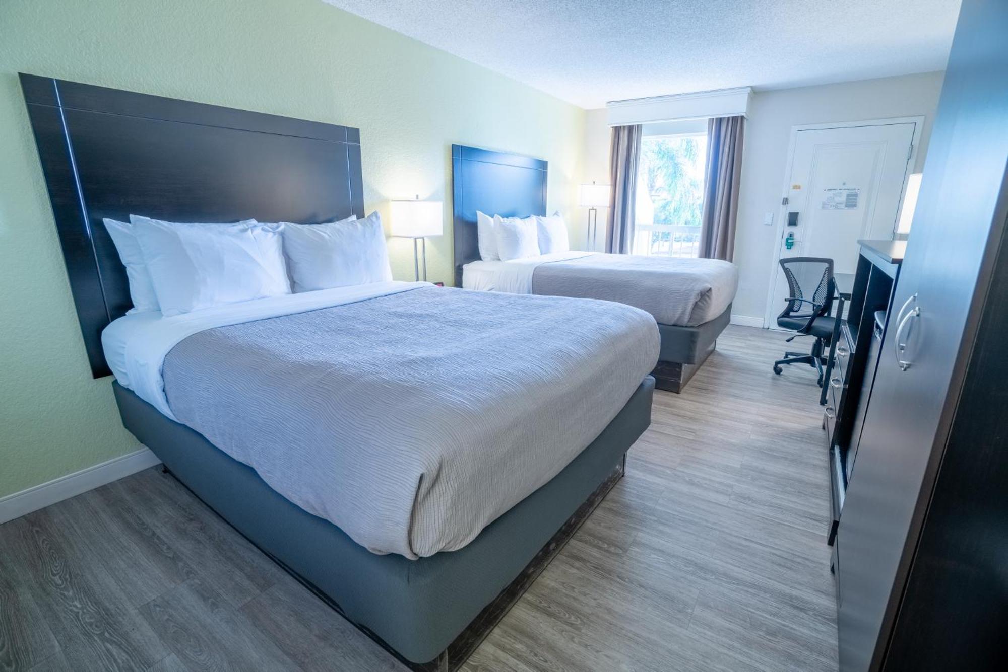 Quality Palm International Airport Inn 3*