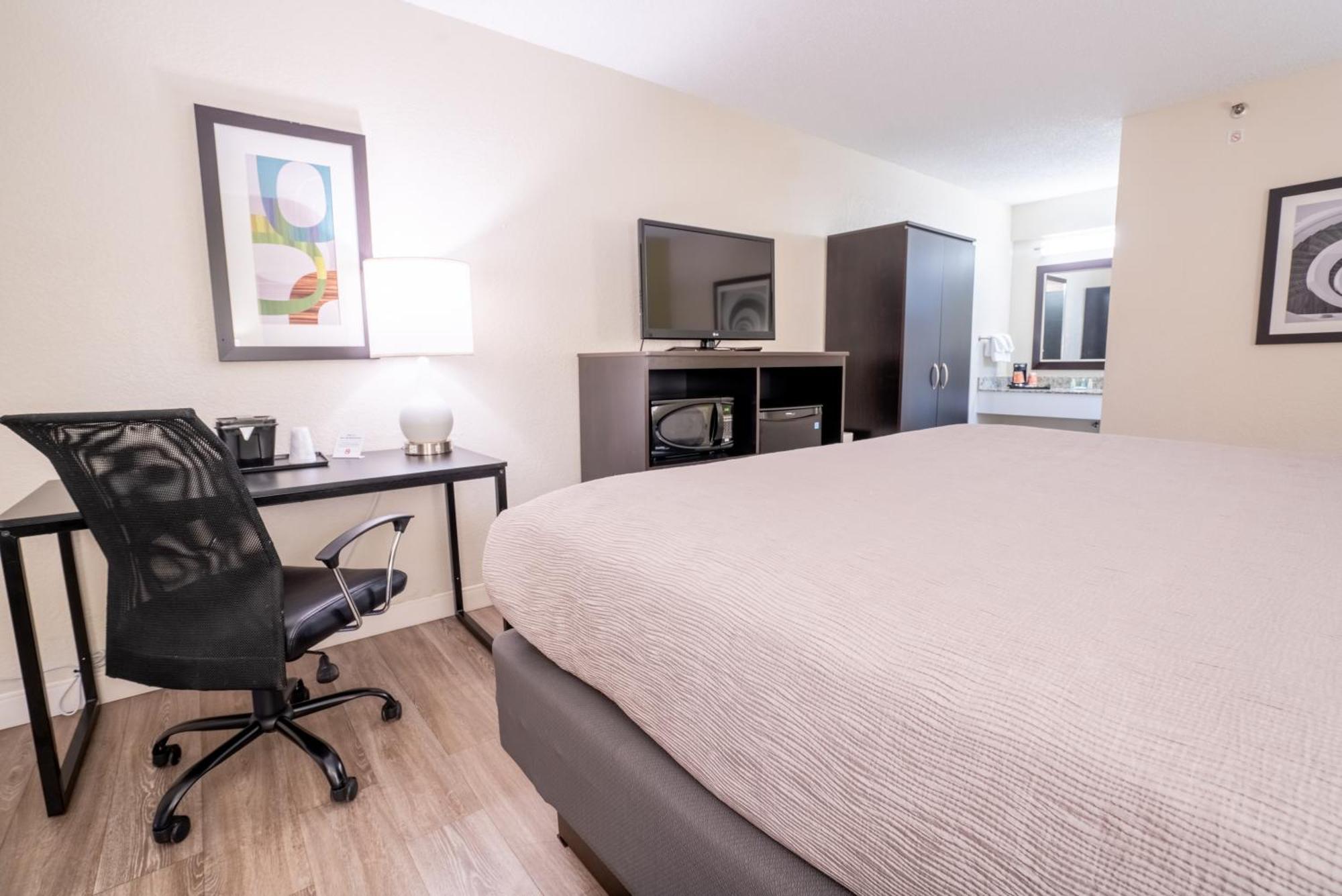 Quality Palm International Airport Inn 3*