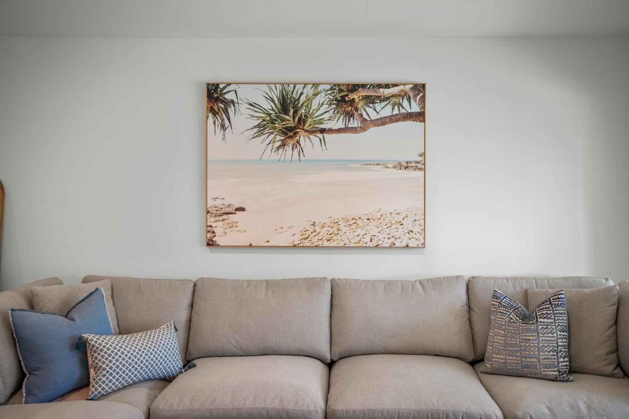 Apartment 1 Block To The Beach! King Beds! Spacious, Modern West Palm Beach