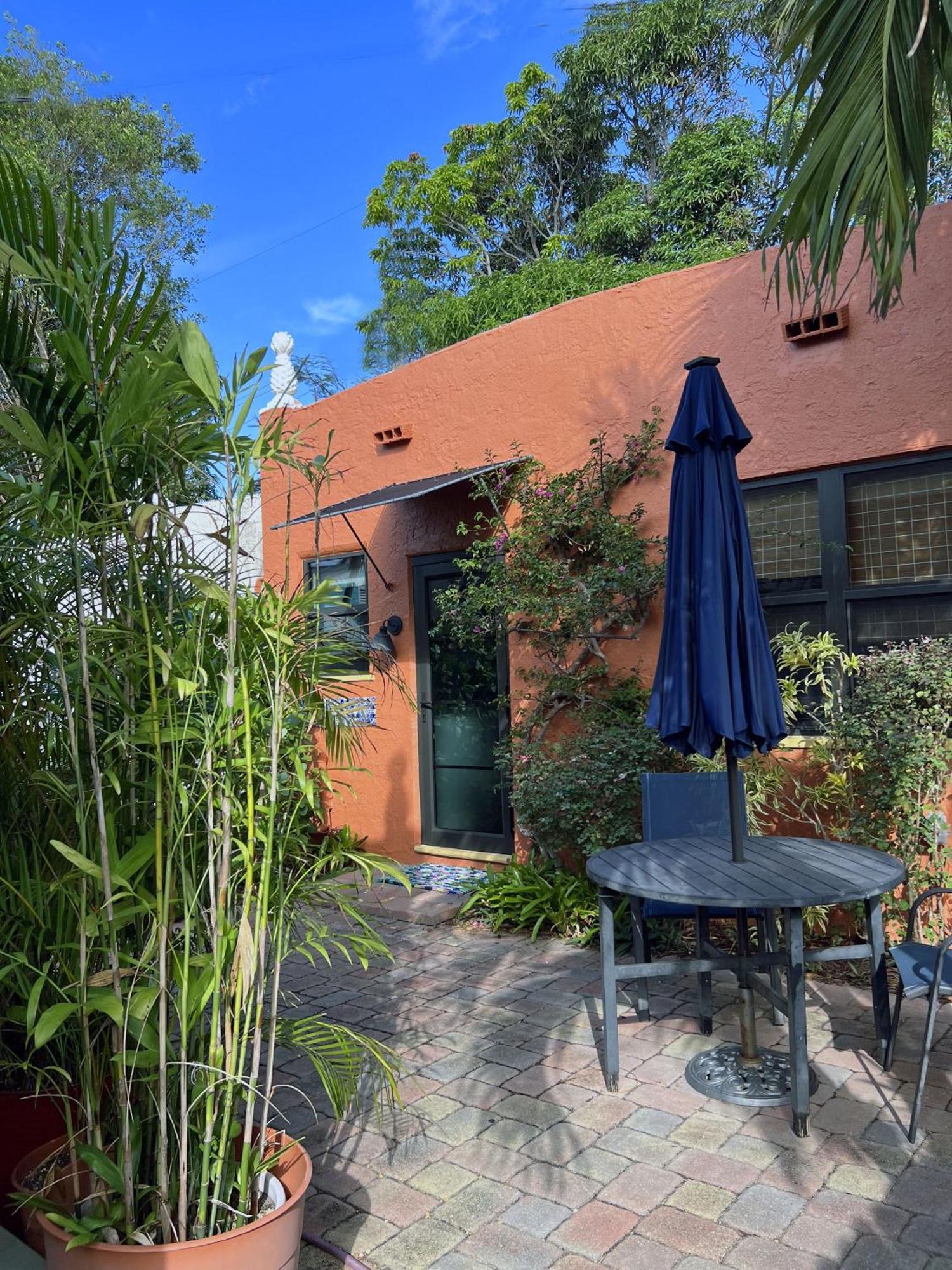 Guest house The At Pineapple House West Palm Beach