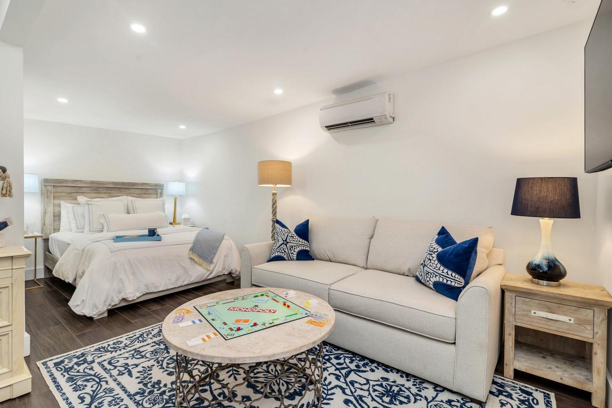 Royal Palms Estate Apartment