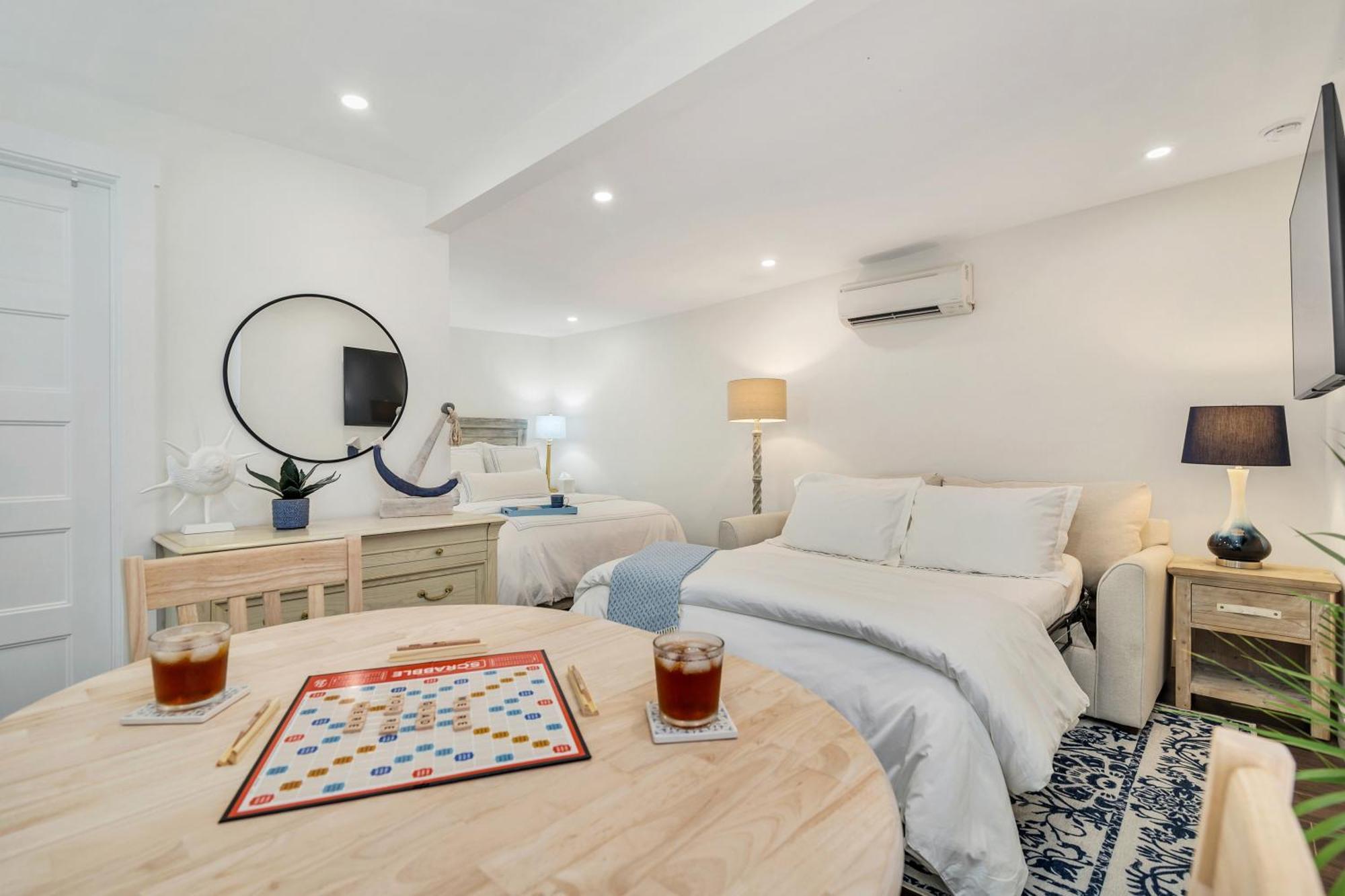 Royal Palms Estate Apartment