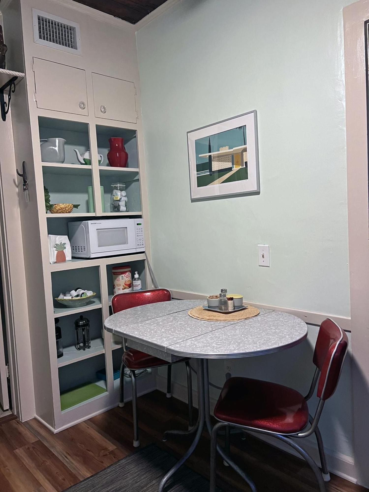The At Pineapple House Guest house West Palm Beach