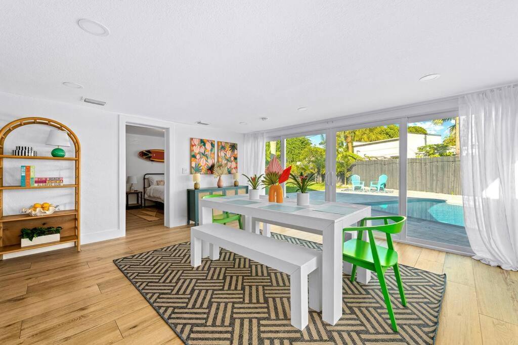 Tropical Jungle Pool House In West Palm Minutes From The Beach, Downtown, & Pbi! *