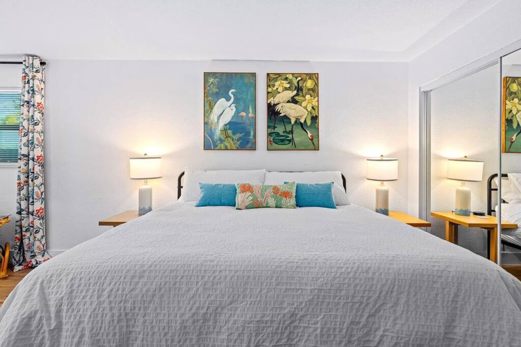 Tropical Jungle Pool House In West Palm Minutes From The Beach, Downtown, & Pbi!