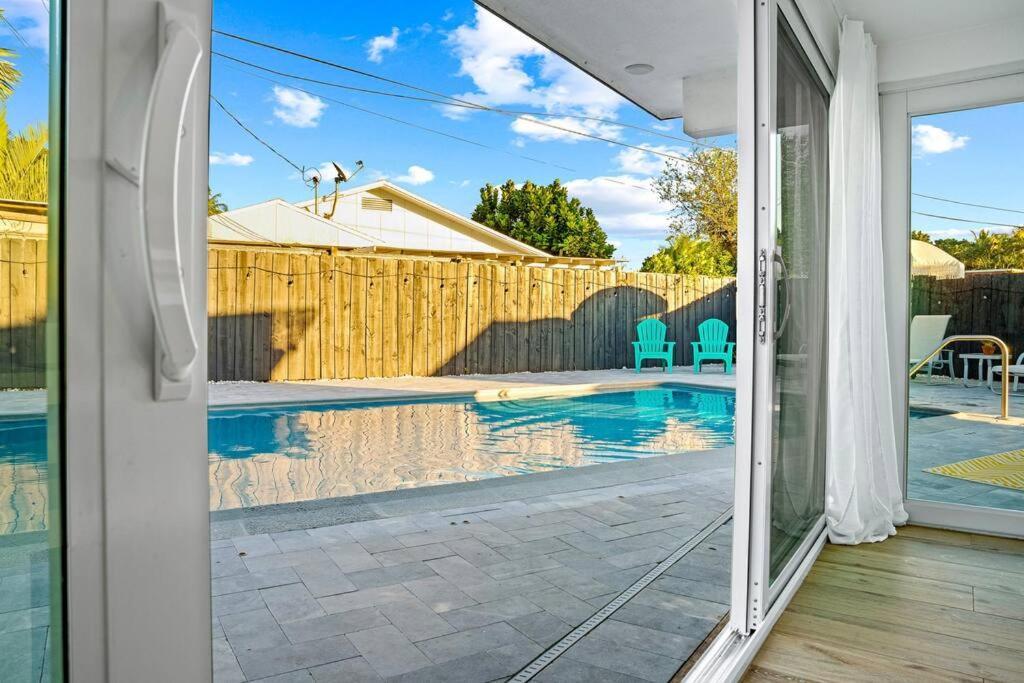 Tropical Jungle Pool House In West Palm Minutes From The Beach, Downtown, & Pbi! Casa de férias *