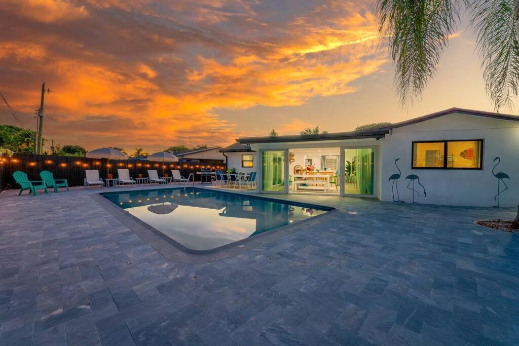 Tropical Jungle Pool House In West Palm Minutes From The Beach, Downtown, & Pbi! Casa de férias West Palm Beach