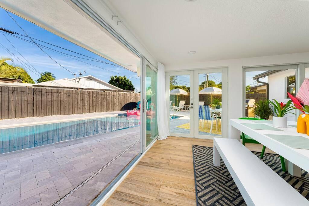 Tropical Jungle Pool House In West Palm Minutes From The Beach, Downtown, & Pbi! Casa de férias