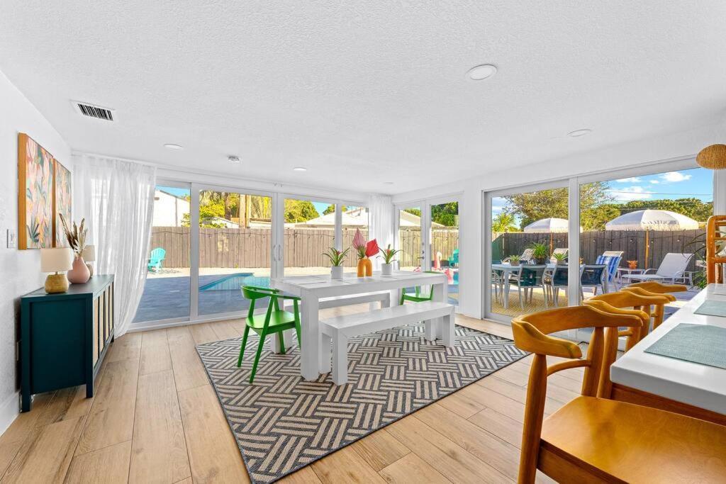 Tropical Jungle Pool House In West Palm Minutes From The Beach, Downtown, & Pbi! West Palm Beach