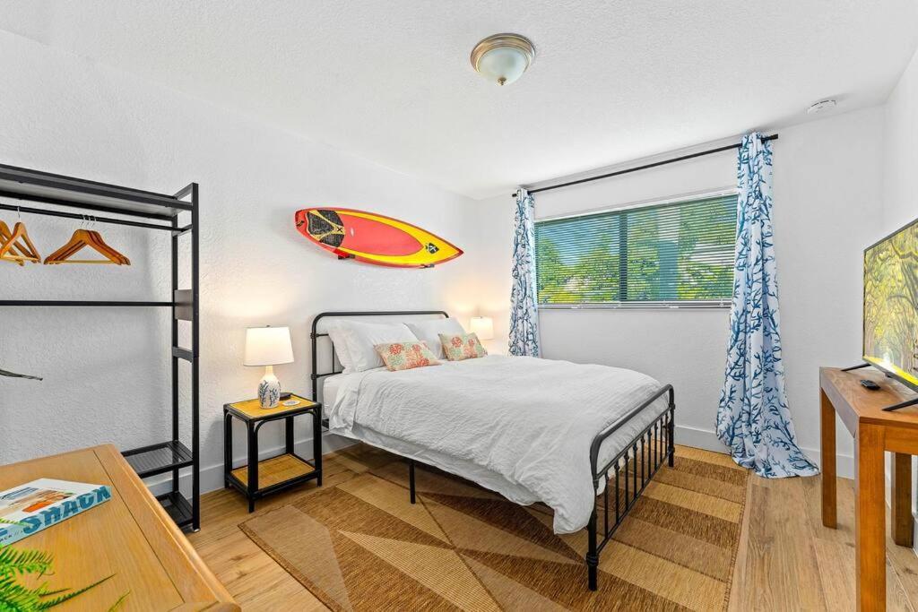 Tropical Jungle Pool House In West Palm Minutes From The Beach, Downtown, & Pbi! Casa de férias West Palm Beach