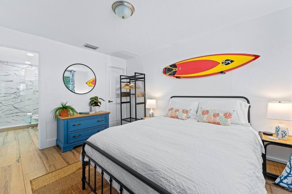 Casa de férias Tropical Jungle Pool House In West Palm Minutes From The Beach, Downtown, & Pbi! West Palm Beach