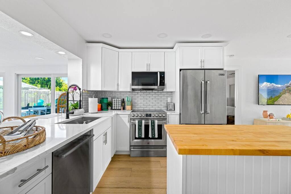 Tropical Jungle Pool House In West Palm Minutes From The Beach, Downtown, & Pbi! West Palm Beach