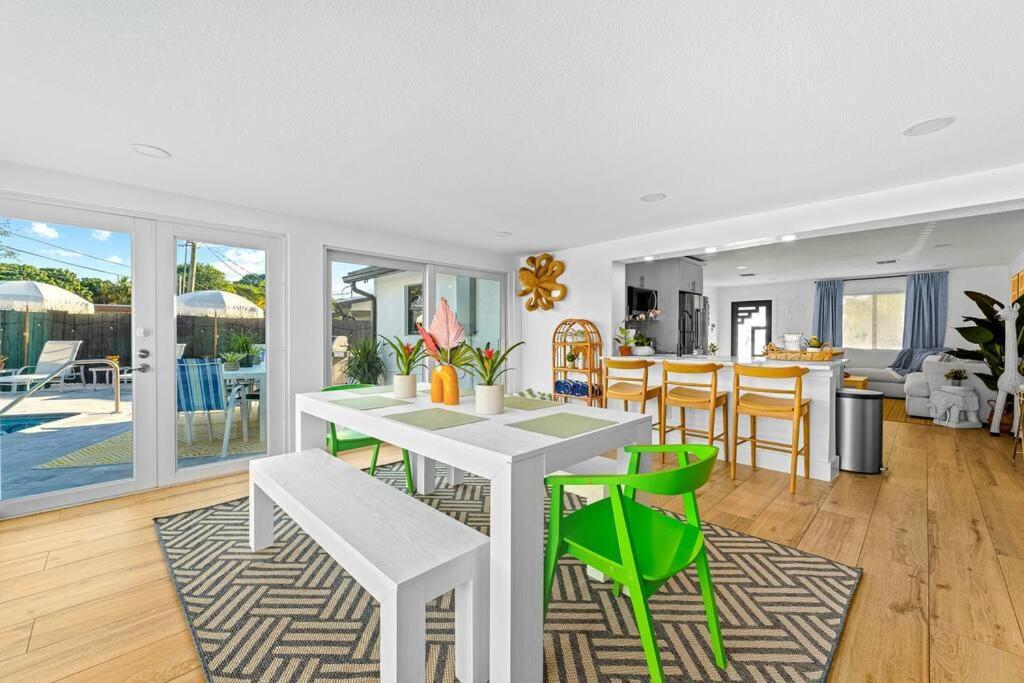 Tropical Jungle Pool House In West Palm Minutes From The Beach, Downtown, & Pbi! Casa de férias